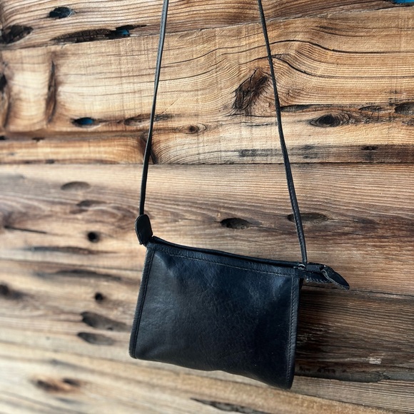 VINTAGE | Classic Black Genuine Leather Crossbody Bag - Picture 3 of 6